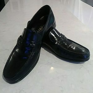 Men's size 10D Towncraft leather slip on loafers